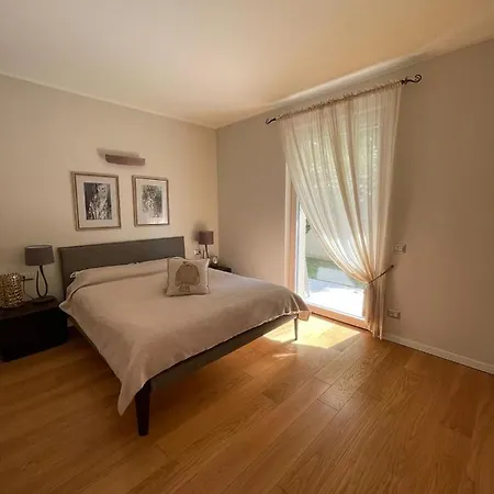 Lo Smeraldo Apartment *